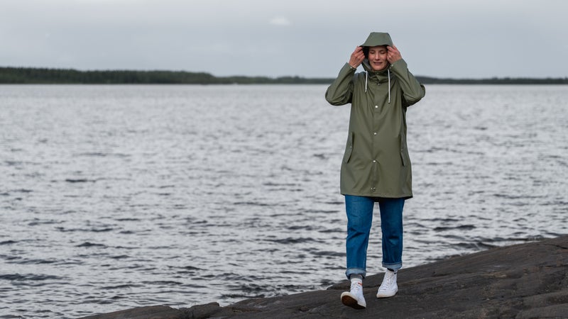 Hyv&auml;t sadevaatteet joka lajiin &ndash; n&auml;in valitset sinulle sopivat
